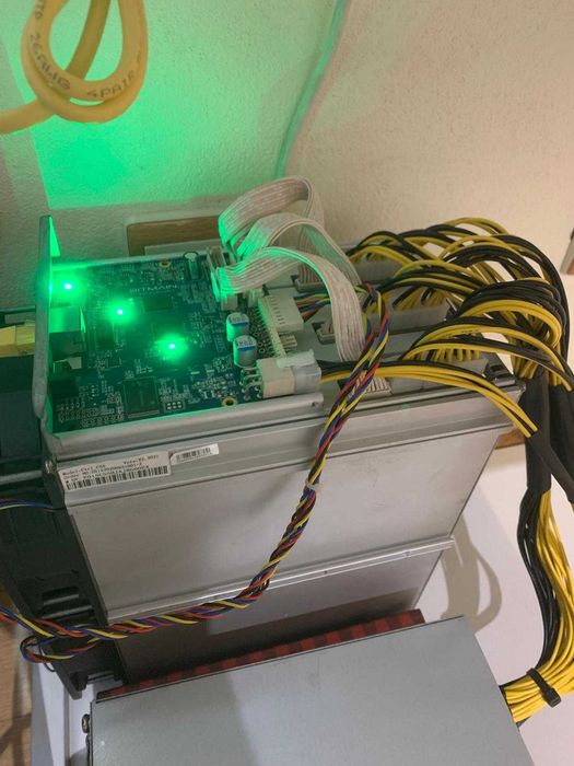 Bitmain Antminer Z15 (420kh/s) - MINERADORA
