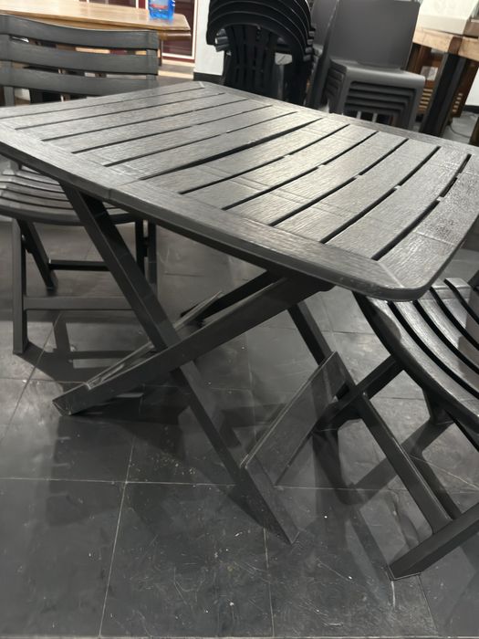 Mesa de exterior e cadeiras