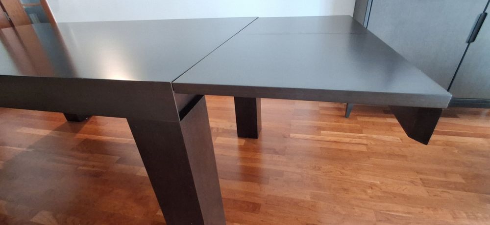 Mesa de jantar em wengue