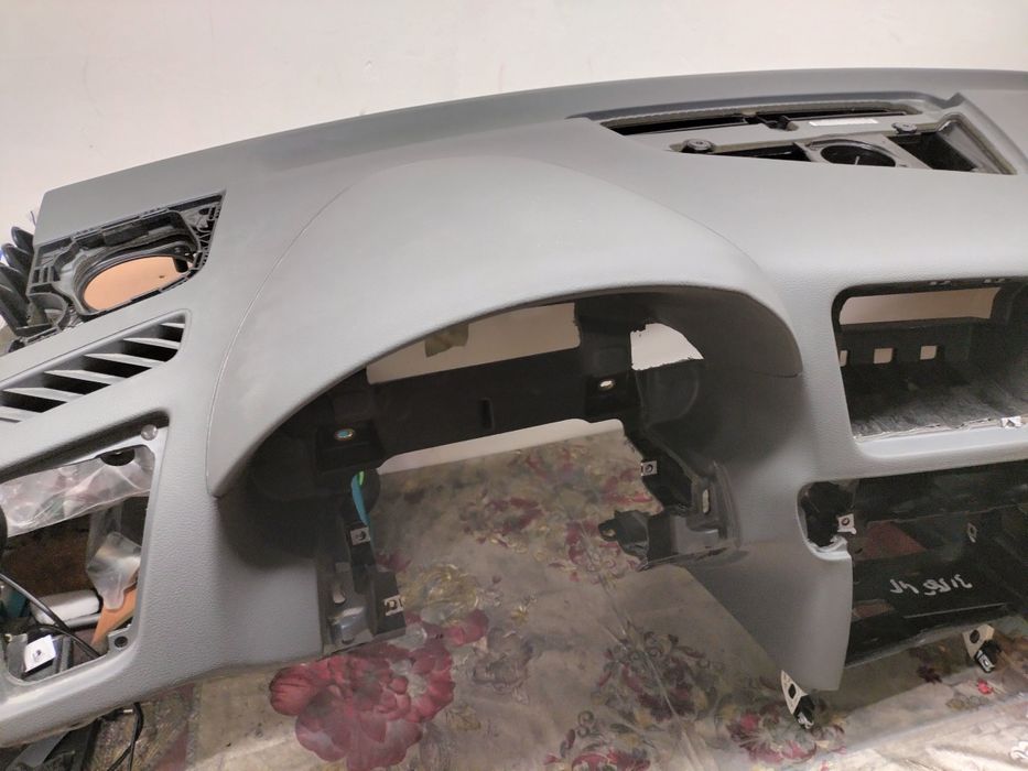 Продам торпедо панель Audi Q5 8r