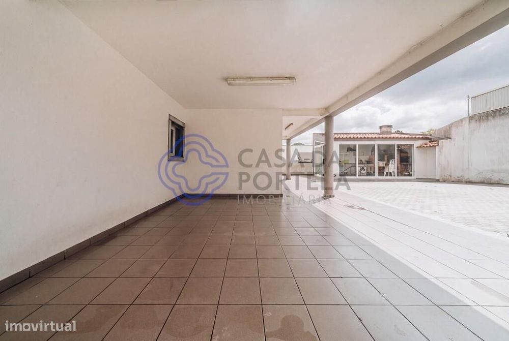Moradia isolada T5 c/logradouro e garagem - Algueirão Mem Martins, Sin