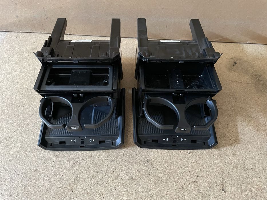Cup Holder uchwyt na kubki w podlokietnik R klasa w251 Stan BDB!