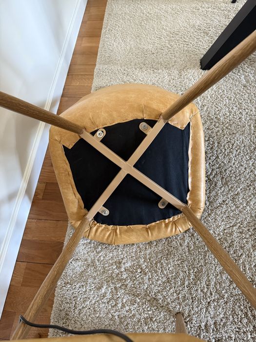 Conjunto de 4 cadeiras forradas a pele novas