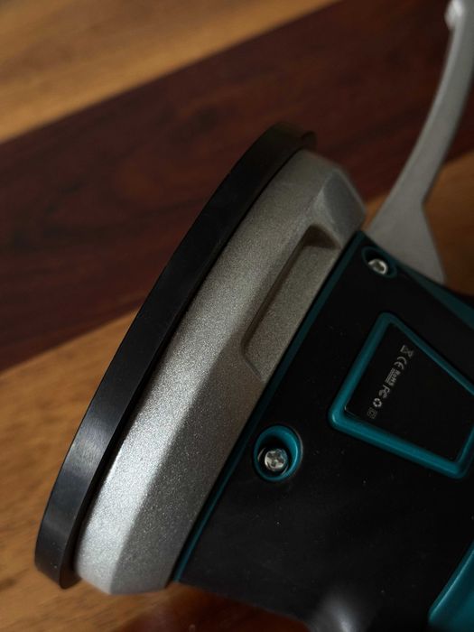 Solidny wibrator glazurniczy na baterie Makita LXT 18V do kafli płytek
