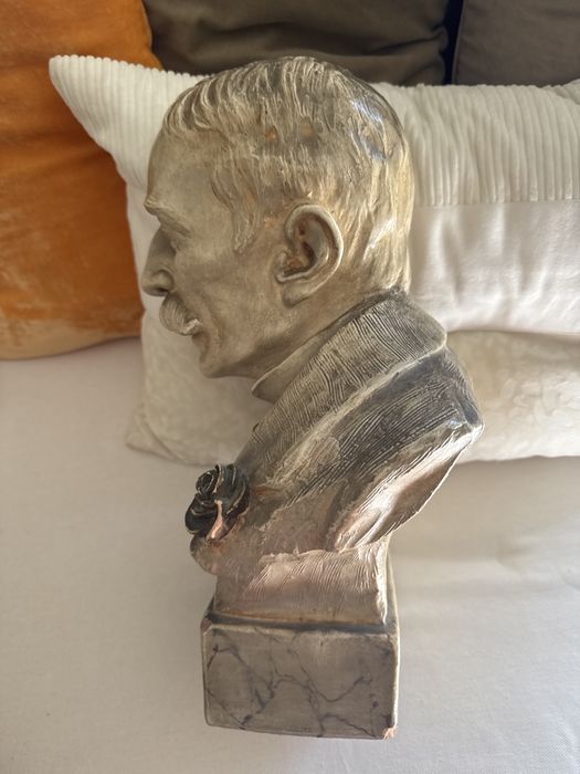 Estatua do Eça de Queiroz