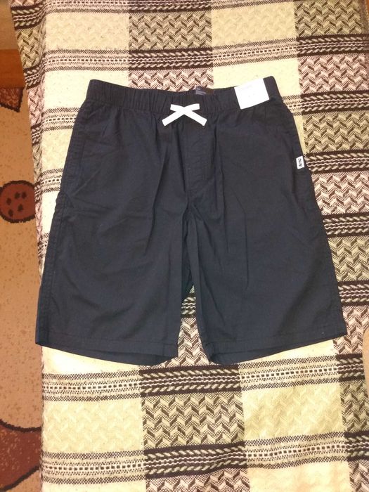 Sprzedam NOWE czarne krótkie spodenki rozmiar 158-164 H&M Uniwersalne