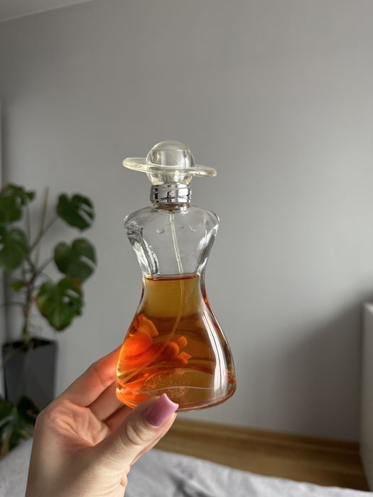 Perfumy top girl close 2