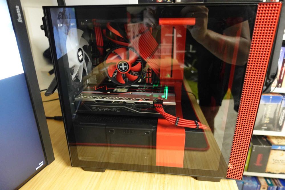 komputer PC  - mała jednostka w idealnym stanie