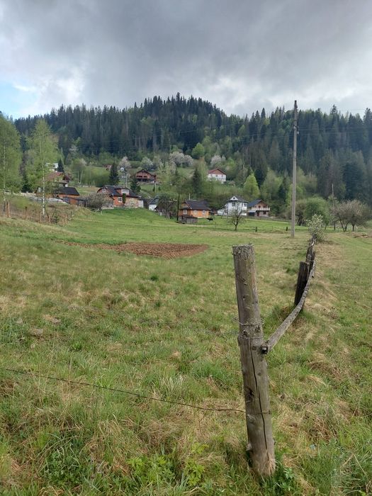 Продасться  земельна ділянка 4 км від Яремче в напрямку Буковеля.