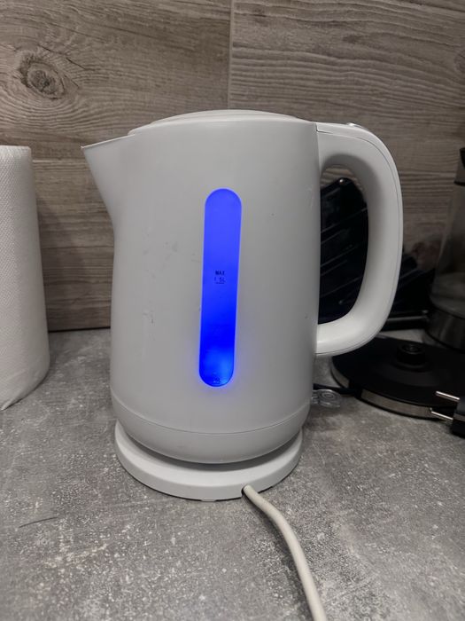 Електричний чайник TESCO якісний пластик, вживаний