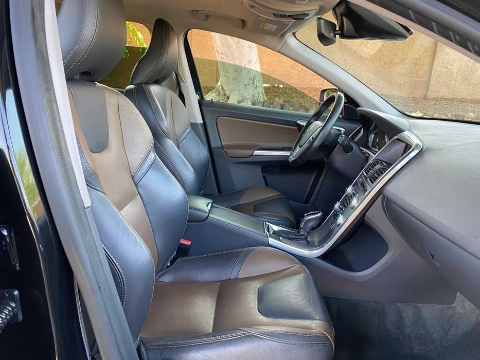 Volvo XC60      2016