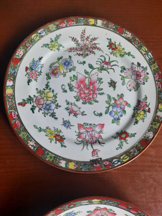 Vendo par de pratos em porcelana asiatica muito antigos