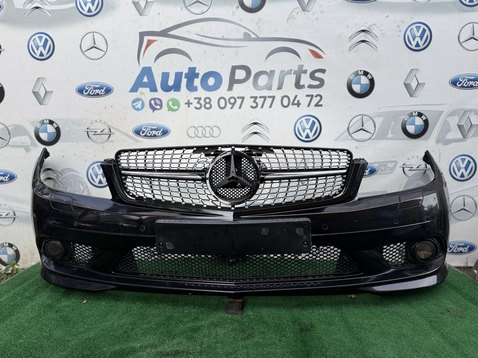 Передній бампер Mercedes W204 AMG