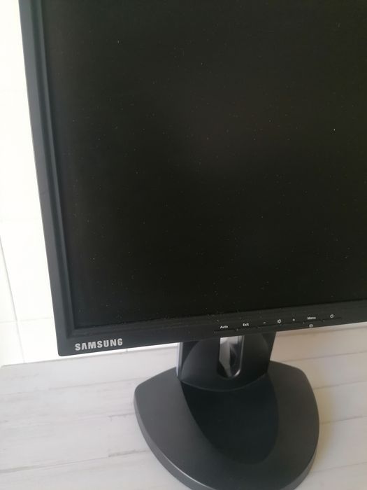 Samsung SyncMaster 171N LCD Monitor, 17 Inches64729523527939121