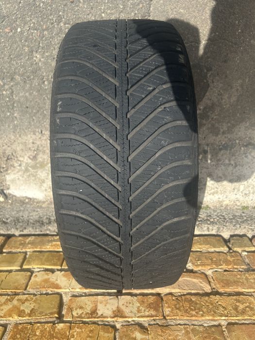 Продам покришку Goodyear  vector 4seasons