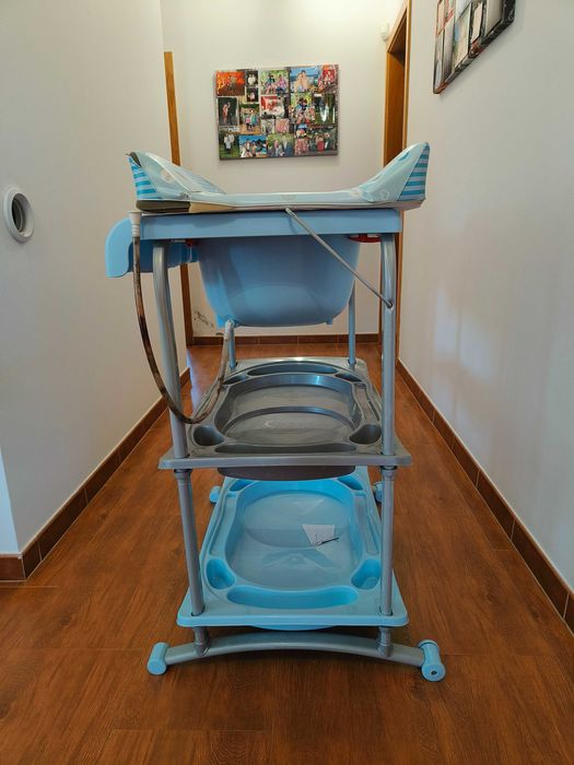 Muda fralda e banheira azul