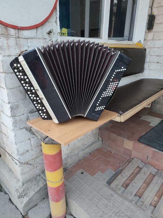 Продам баян Колос