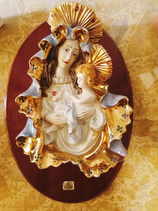 Imagem nossa senhora com menino Jesus  com outros itens