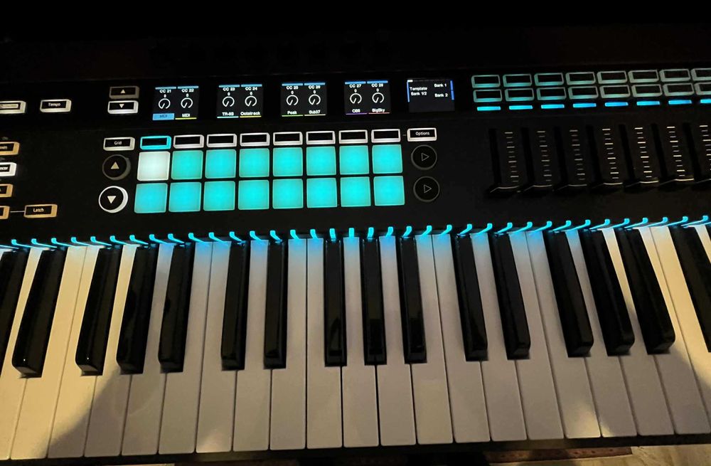 Klawiatura sterująca MIDI z sekwencerem Novation 61SL MKIII Masterkeyb