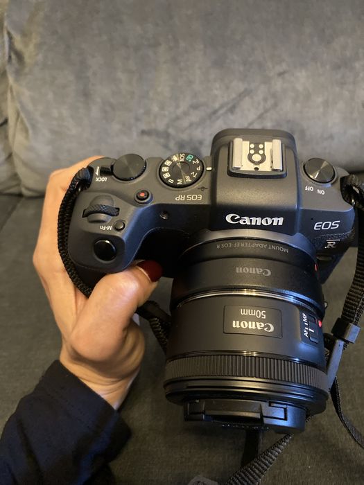 Canon RP + lente EF 50mm + adaptador EF/R