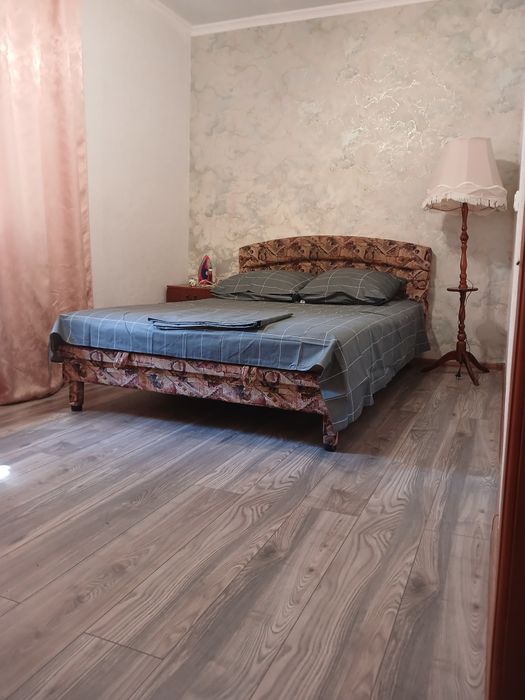 Посуточно квартира в центре города 1 этаж.