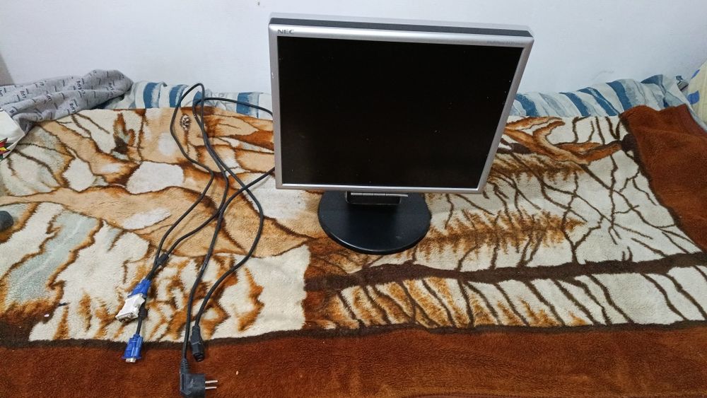 Monitor NEC 19” | Działa idealnie | Komplet kabli | Okazja!