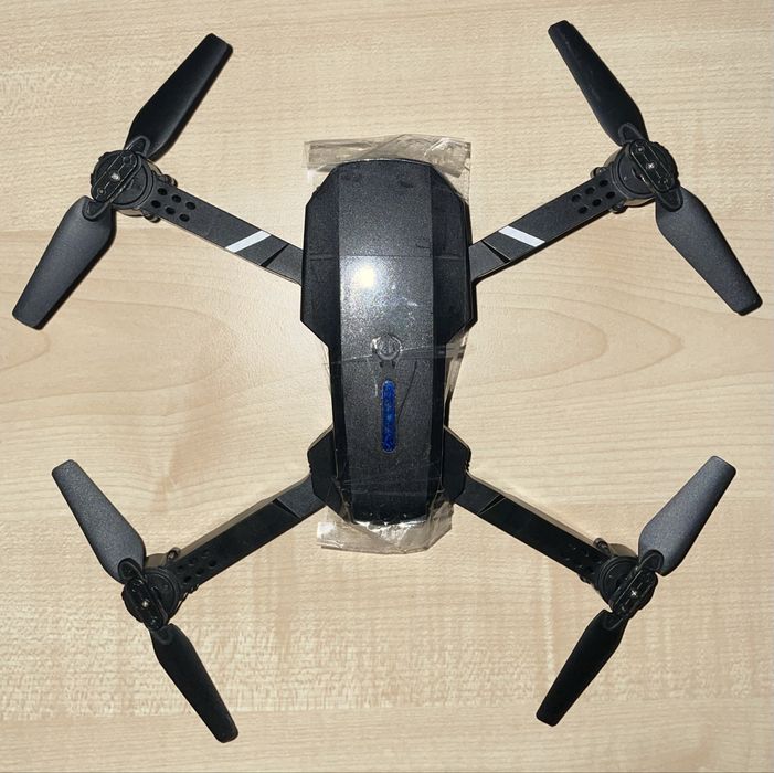 Dron z kamerą E88 PRO