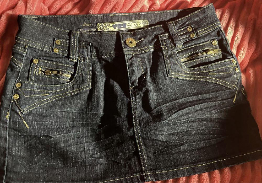 Юбка в стилі 2000х