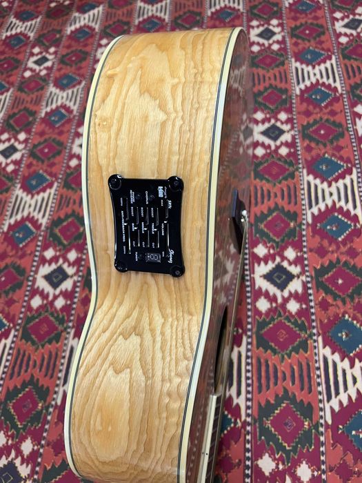 Guitarra para canhotos Ibañez