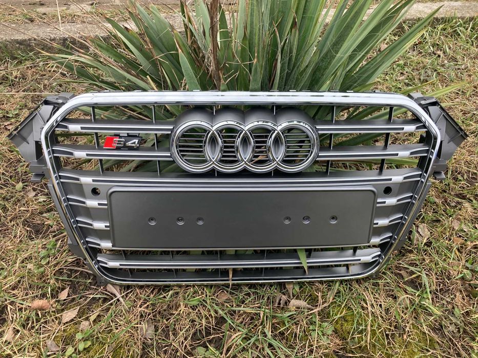 Решетка радиатора AUDI A4 B8rest 2013-2015год. S стиль SILVER CHROME