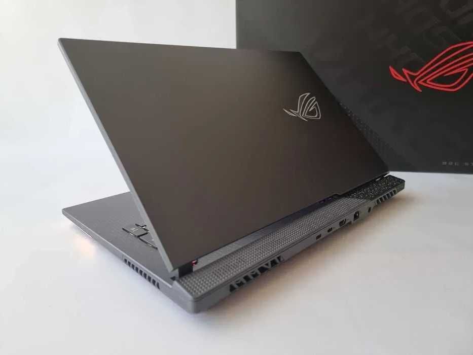 Asus ROG STRIX G17 R9 7945HX/RTX 4070/RAM 16GB/SSD 2TB/QHD 240Hz