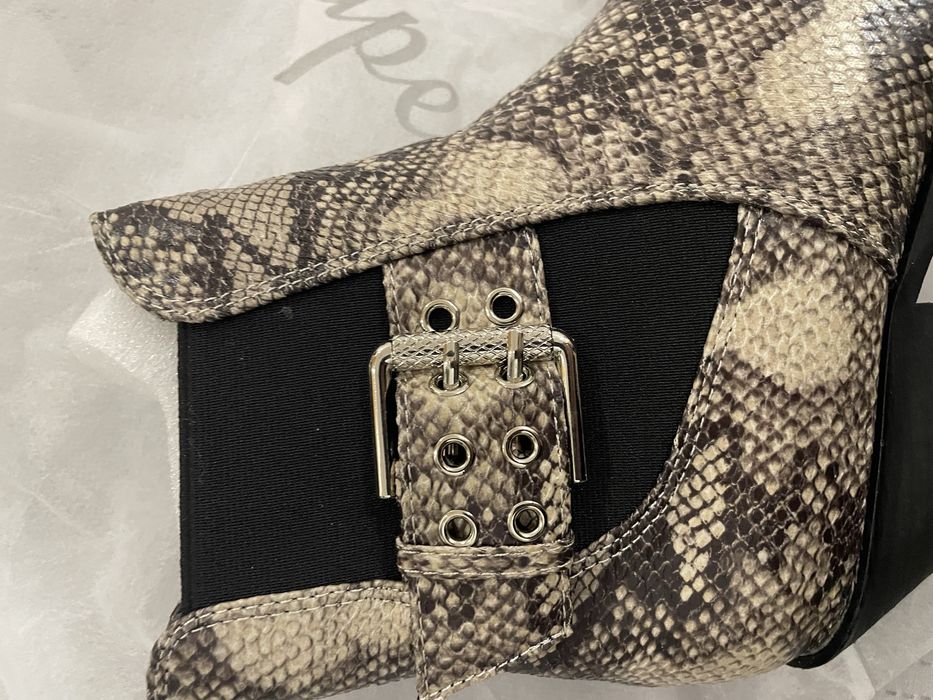 Bota padrao cobra castanha e beje