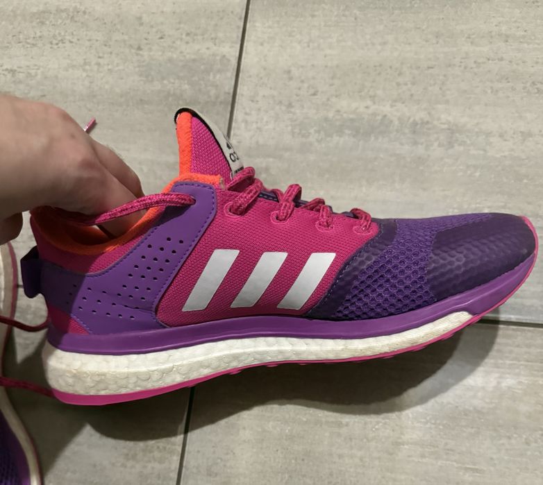 Кросівки adidas жіночі