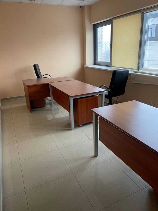 офісні столи з тумбою з поличками великі столи столешниця