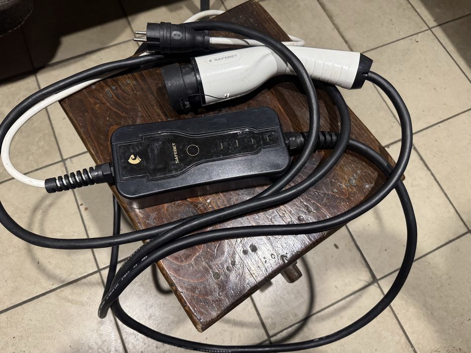 Зарядний пристрій GB/T