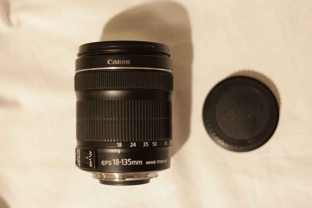Objectiva Canon EF-S 18-135mm F/1:3.5-5.6 IS STM