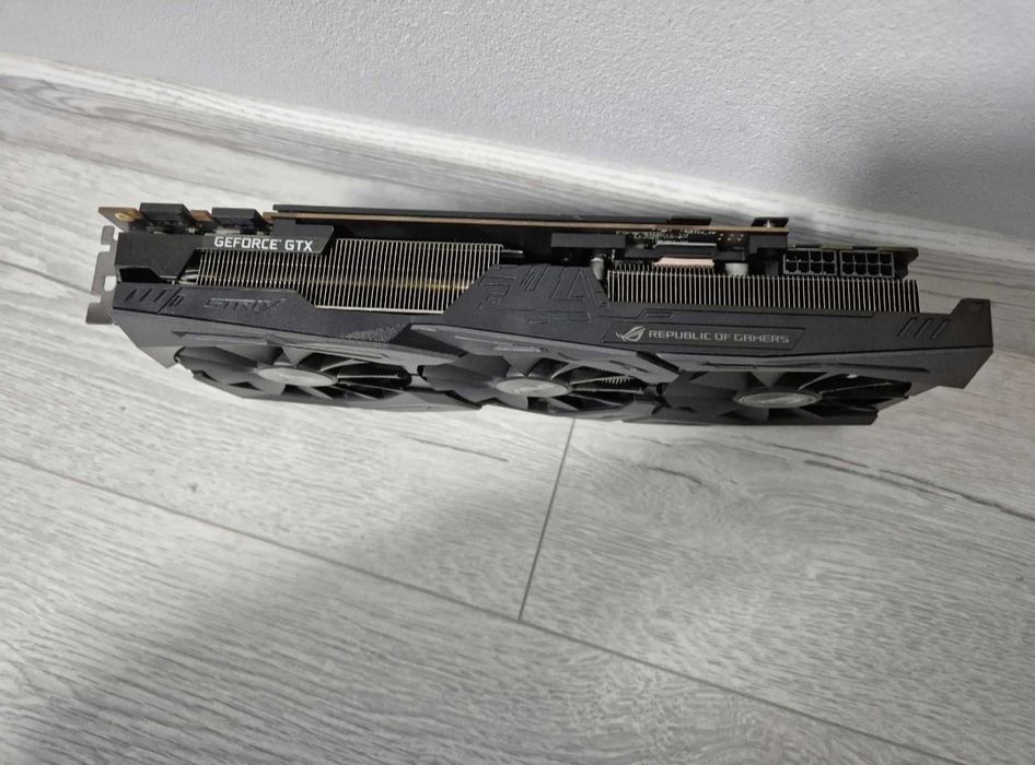 Продам GTX 1080 Ti ROG Strix