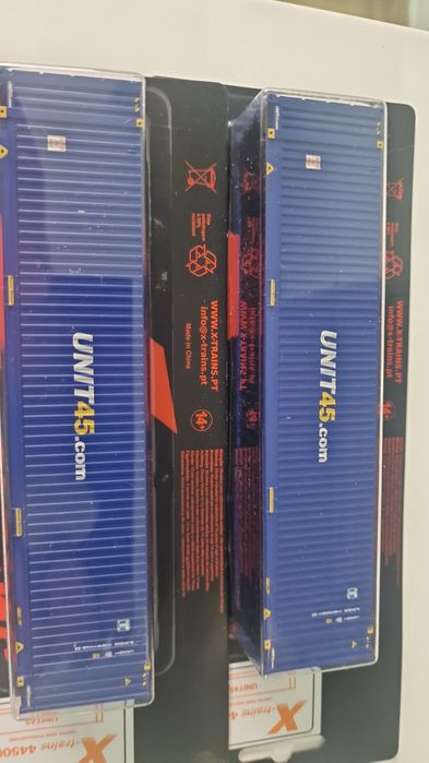 Vagons de carga novos com contentores