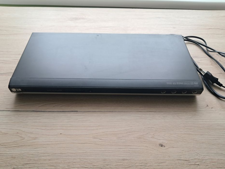 Odtwarzacz DVD/CD LG - sprawny, komplet okablowania