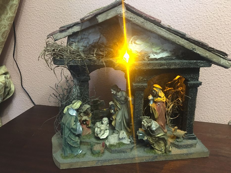 Presépio iluminado e com música