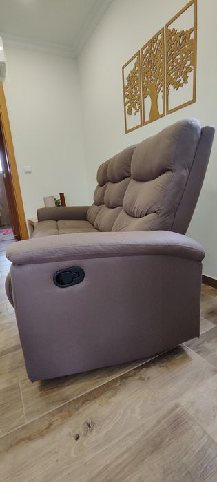 Sofá reclinável castanho em tecido — 11 meses de uso