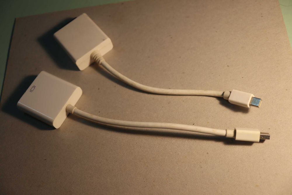 2 X Adaptadores Apple Originais: Mini DisplayPort para VGA + DVI