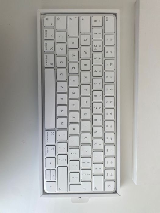 Apple Magic Keyboard A2450 - NOVO na caixa