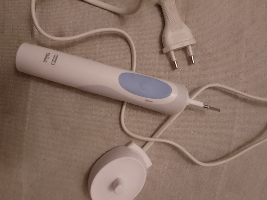 Зубна щітка oral b braun є зарядне  зубная счетка Braun