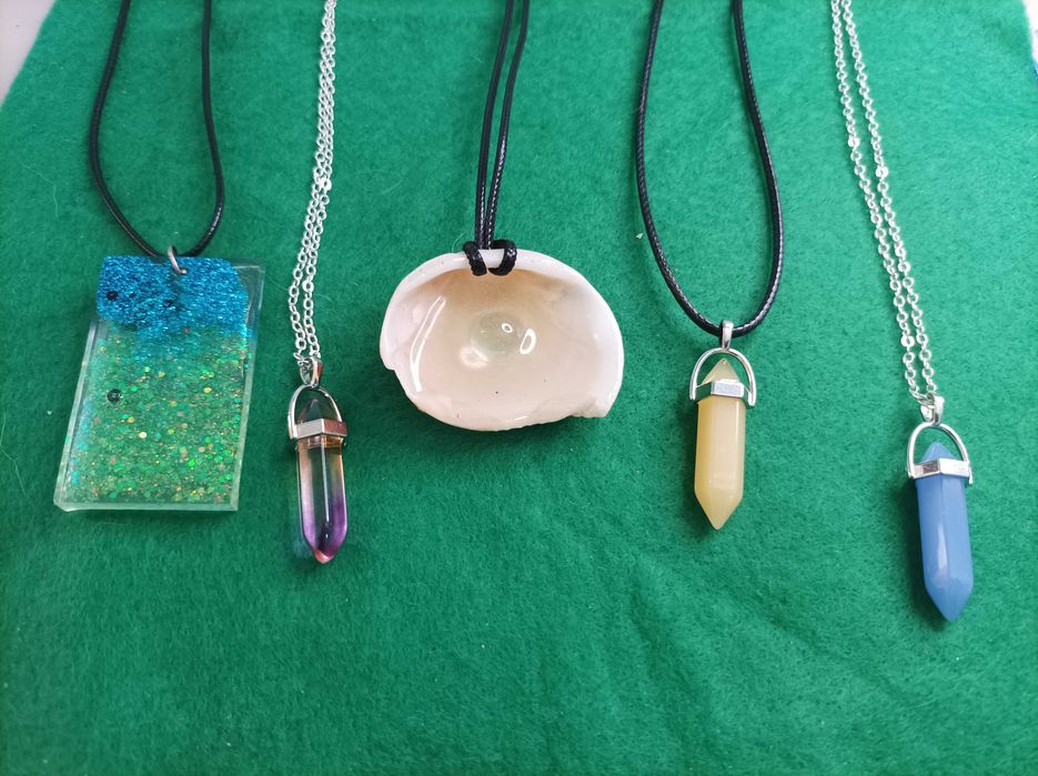 Colares missangas / resina epóxi