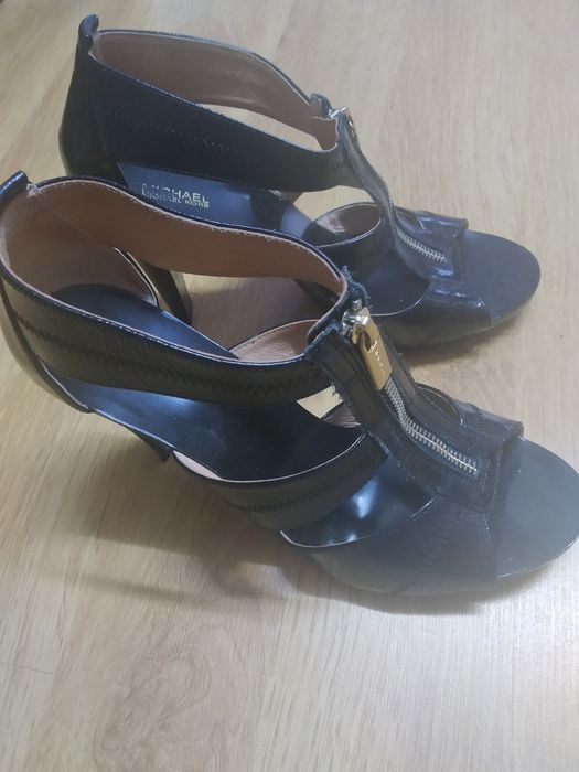 Жіночі босоніжки