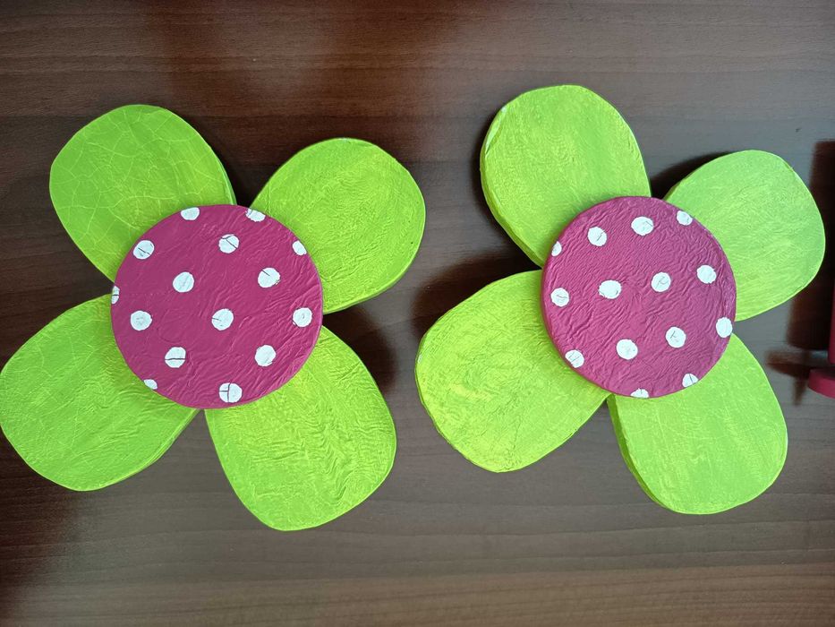 Varão de cortinados para quarto de menina