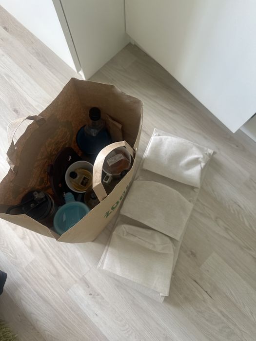 Kubki, koszyk, butelki i inne