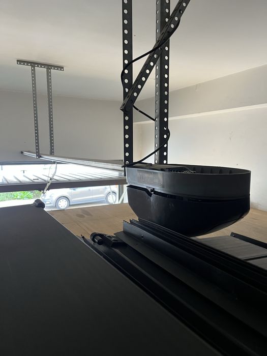 Portão de garagem com motor elétrico