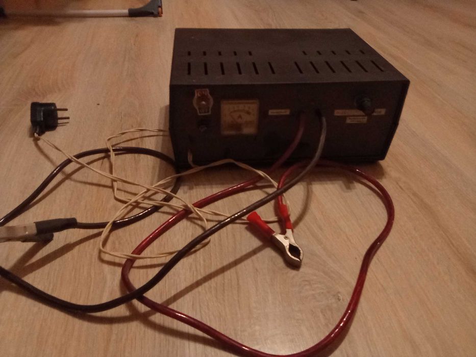 Prostownik do ładowania akumulatorów